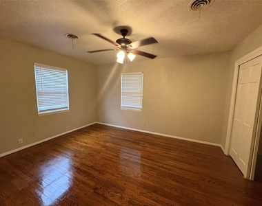 404 W Heron Street - Photo Thumbnail 13