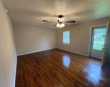404 W Heron Street - Photo Thumbnail 2