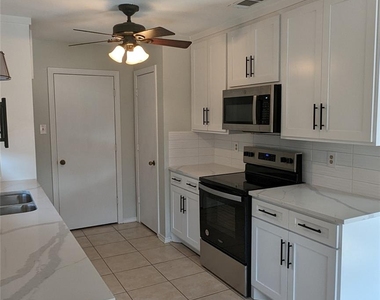 2706 Parkview Drive - Photo Thumbnail 16