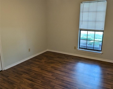 2706 Parkview Drive - Photo Thumbnail 18
