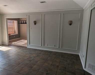 2706 Parkview Drive - Photo Thumbnail 3