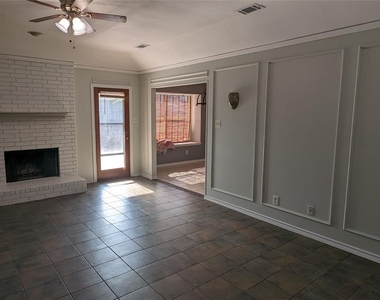 2706 Parkview Drive - Photo Thumbnail 12