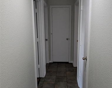 2706 Parkview Drive - Photo Thumbnail 9
