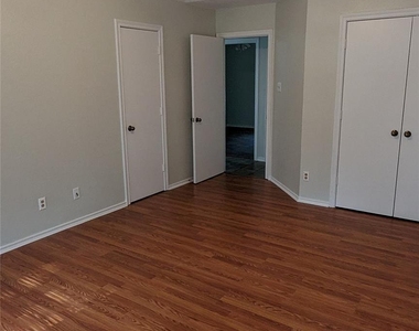 2706 Parkview Drive - Photo Thumbnail 7
