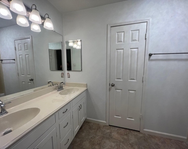 1008 Charter Oak Street - Photo Thumbnail 14