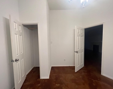 1008 Charter Oak Street - Photo Thumbnail 15