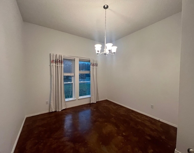 1008 Charter Oak Street - Photo Thumbnail 3