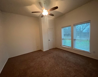 1008 Charter Oak Street - Photo Thumbnail 13