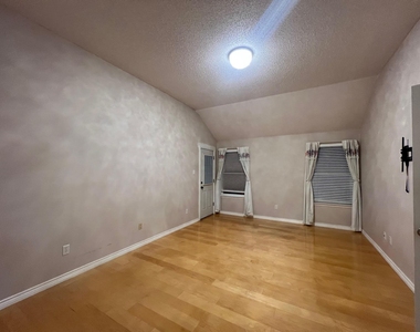 1008 Charter Oak Street - Photo Thumbnail 10
