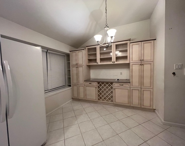 1008 Charter Oak Street - Photo Thumbnail 7