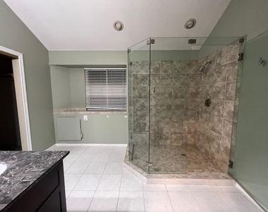 1008 Charter Oak Street - Photo Thumbnail 11