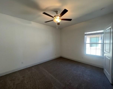 366 Waters Ridge Drive - Photo Thumbnail 13