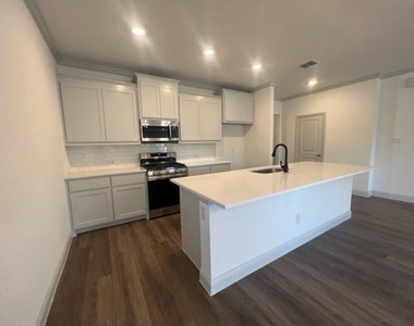 366 Waters Ridge Drive - Photo Thumbnail 8