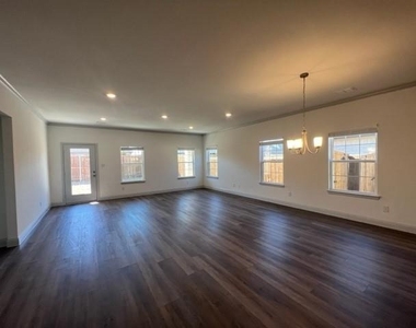 366 Waters Ridge Drive - Photo Thumbnail 3