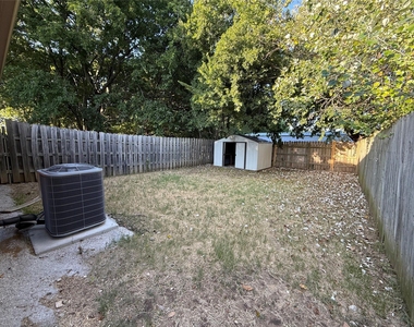 2601 N Hickory Street - Photo Thumbnail 11