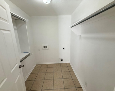 2601 N Hickory Street - Photo Thumbnail 7