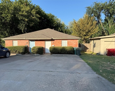 2601 N Hickory Street - Photo Thumbnail 10