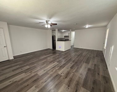 2601 N Hickory Street - Photo Thumbnail 4