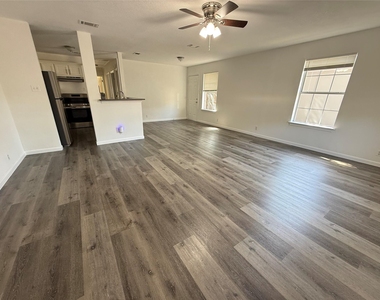 2601 N Hickory Street - Photo Thumbnail 6