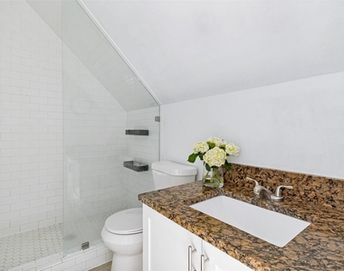 2802 Greenville Avenue - Photo Thumbnail 10