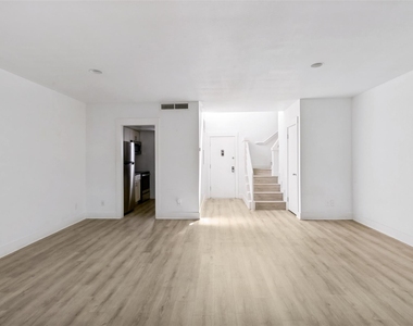 2802 Greenville Avenue - Photo Thumbnail 3