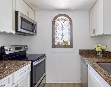 2802 Greenville Avenue - Photo Thumbnail 6