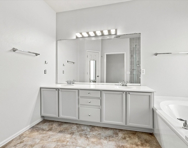 2812 Thorncreek Lane - Photo Thumbnail 12