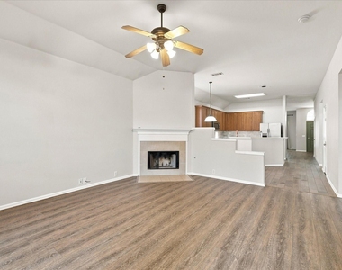 2812 Thorncreek Lane - Photo Thumbnail 9
