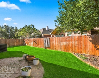 2812 Thorncreek Lane - Photo Thumbnail 18