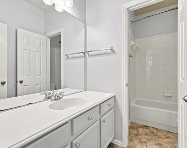 2812 Thorncreek Lane - Photo Thumbnail 16