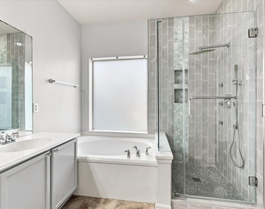 2812 Thorncreek Lane - Photo Thumbnail 13