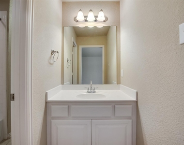 6072 Wallis Drive - Photo Thumbnail 37