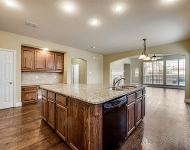 6072 Wallis Drive - Photo Thumbnail 9