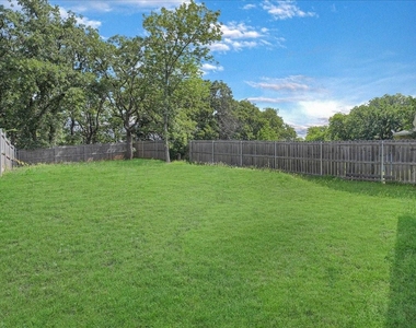 501 E Day Street - Photo Thumbnail 22