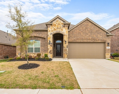 2104 Lake Cliff Drive - Photo Thumbnail 3