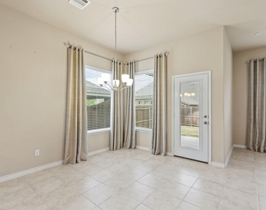2104 Lake Cliff Drive - Photo Thumbnail 13