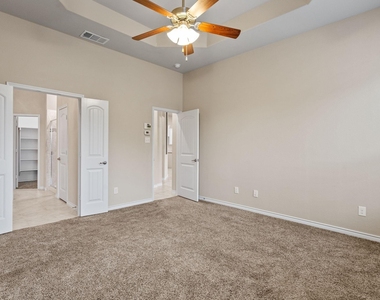 2104 Lake Cliff Drive - Photo Thumbnail 16