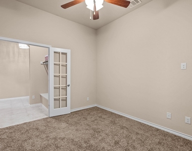 2104 Lake Cliff Drive - Photo Thumbnail 14