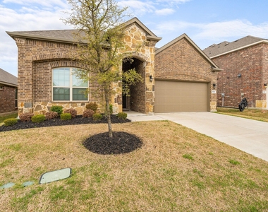 2104 Lake Cliff Drive - Photo Thumbnail 2