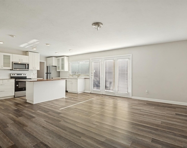 8914 Vernon Drive - Photo Thumbnail 3