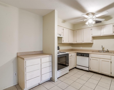 127 Allencrest Drive - Photo Thumbnail 8