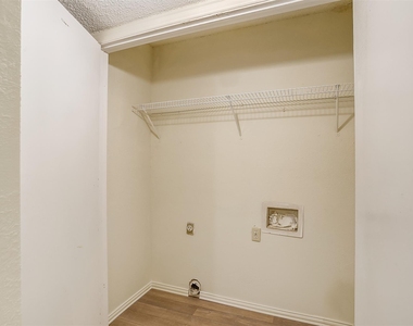 127 Allencrest Drive - Photo Thumbnail 17