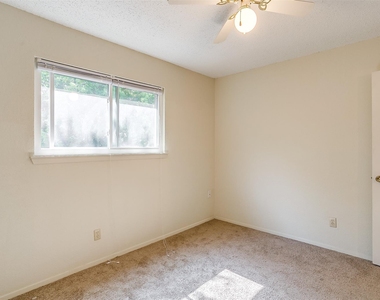127 Allencrest Drive - Photo Thumbnail 20