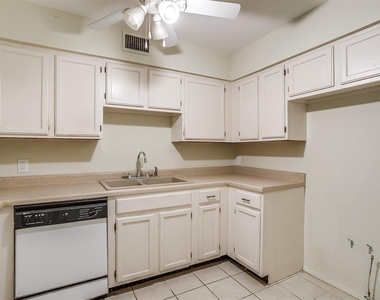 127 Allencrest Drive - Photo Thumbnail 10