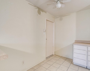 127 Allencrest Drive - Photo Thumbnail 7