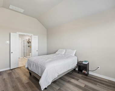 2321 Green River Road - Photo Thumbnail 10