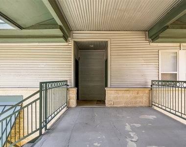 1617 W Oleander Street - Photo Thumbnail 4