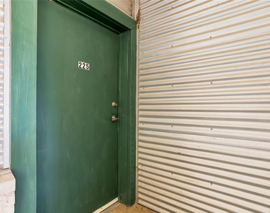 1617 W Oleander Street - Photo Thumbnail 5