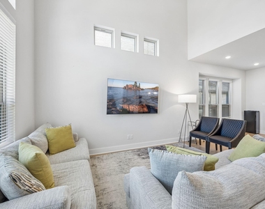 2624 Fiddler Way - Photo Thumbnail 3