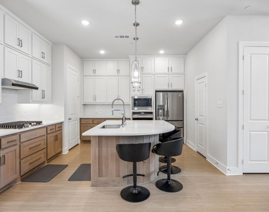 2624 Fiddler Way - Photo Thumbnail 7